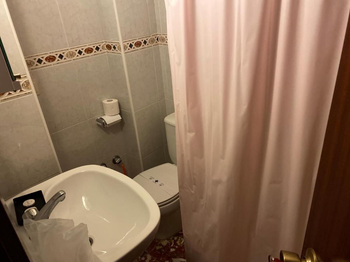 Twin Room Private External Bathroom,1158865073:JPEG
